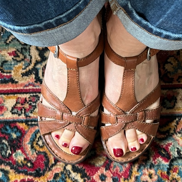 BORN leather summer wedge sandals in chestnut brown, 2 1/4” heel - Picture 4 of 5